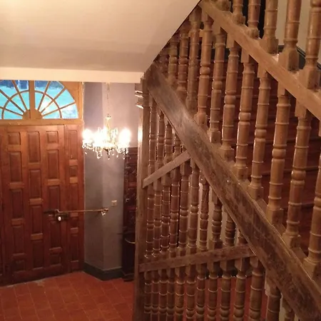 Chateau De Baylac Bed & Breakfast 4*