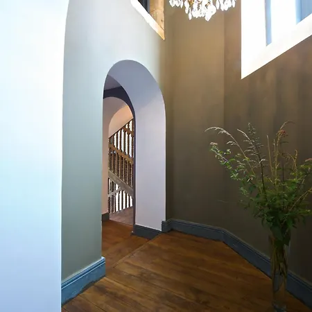 Chateau De Baylac Bed & Breakfast Bugnein