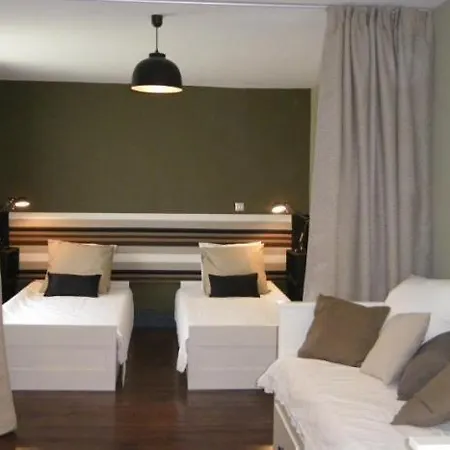 Bed & Breakfast Chateau De Baylac 4*