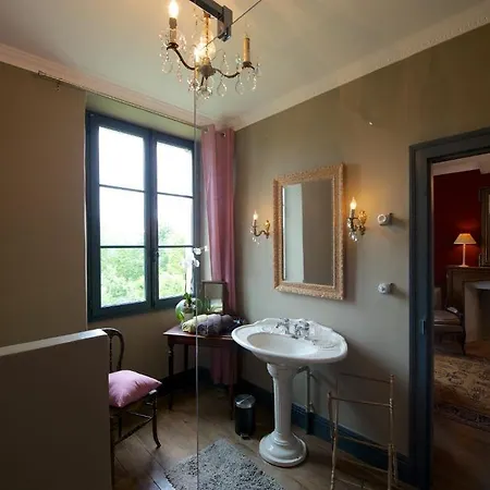 Chateau De Baylac 4*