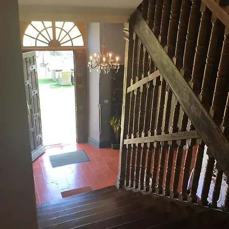 Chateau De Baylac Bed & Breakfast Bugnein