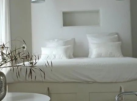 Chateau De Baylac Bed & Breakfast Bugnein