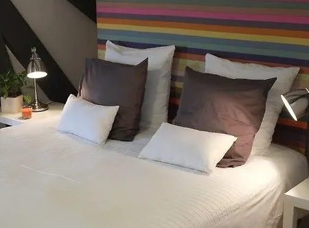 Chateau De Baylac فندق مبيت وإفطار 4*