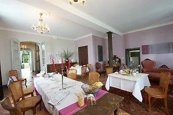 Chateau De Baylac Bed & Breakfast