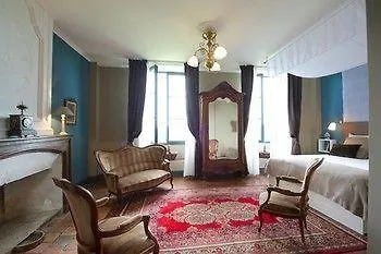 Couette-café Château De Baylac Bugnein