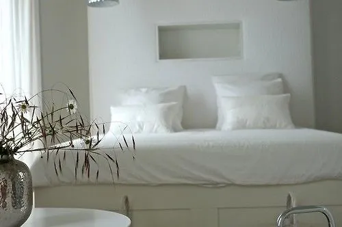 Chateau De Baylac Bed & Breakfast Bugnein